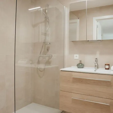 Apartment The Waves - Nieuw Nabij Het Met Privegarage